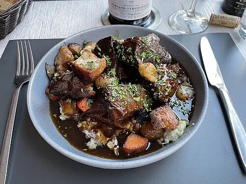 Bœuf bourguignon, spécialité de Bourgogne-Franche-Comté
